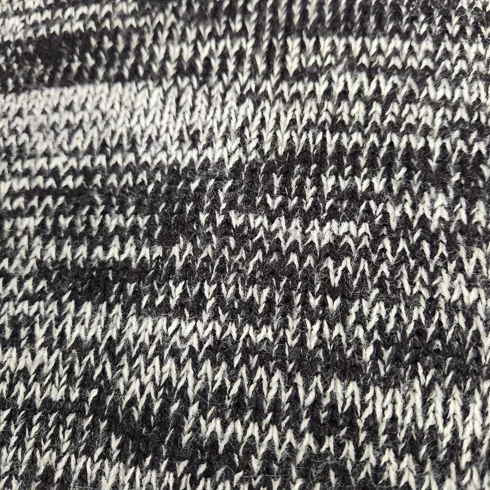 Derek Heart Knit Sweater Womens S Black Grey Scalloped Hem Rounded Cut